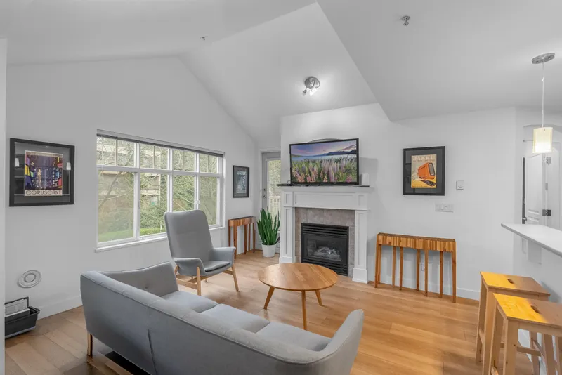 302 333 E 1ST STREET - photo 3 of 20