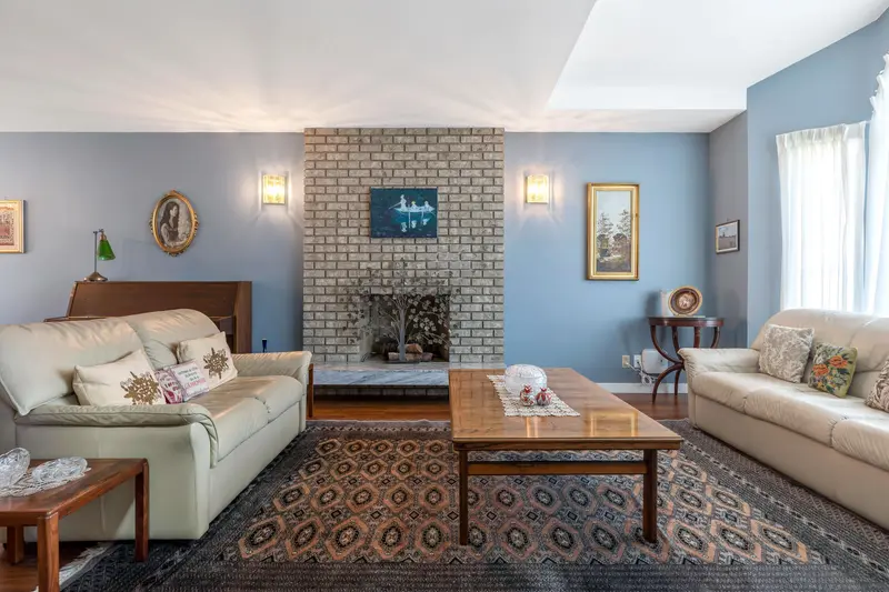 1859 WALNUT CRESCENT - photo 3 of 25