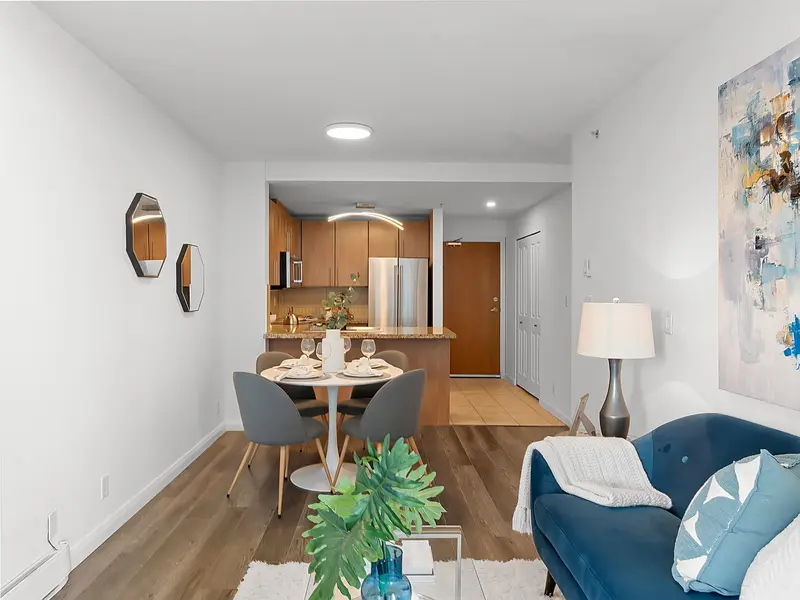 2010 892 CARNARVON STREET - photo 2 of 25