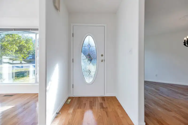 15291 28A AVENUE - photo 2 of 22