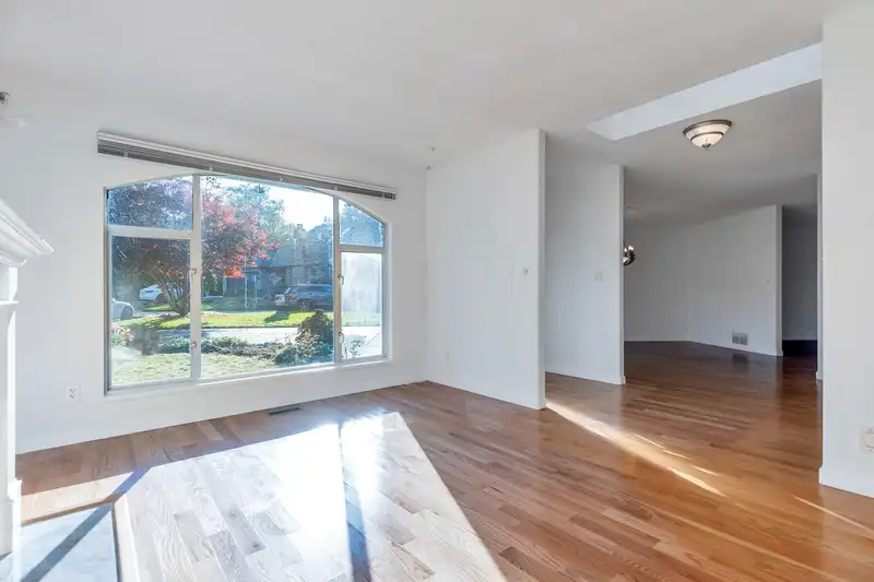 15291 28A AVENUE - photo 3 of 22