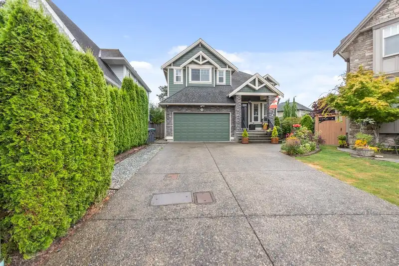 17430 0A AVENUE - photo 2 of 40