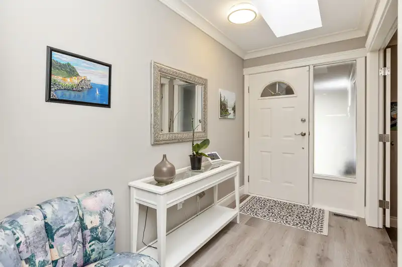 1234 160A STREET - photo 3 of 33