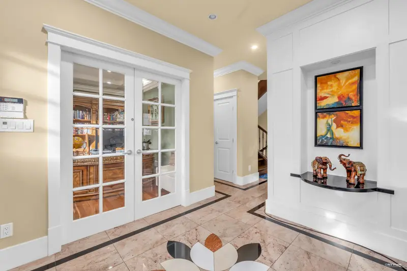 2139 W 22ND AVENUE - photo 2 of 25