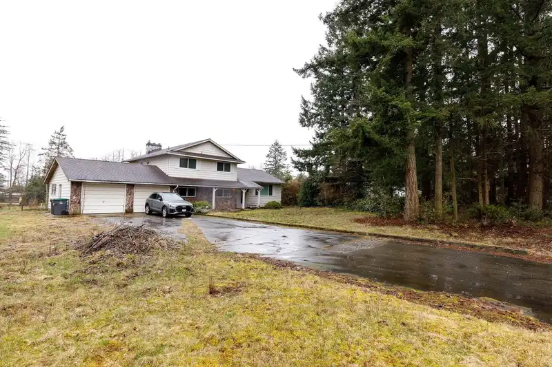 16930 23 AVENUE - photo 3 of 14