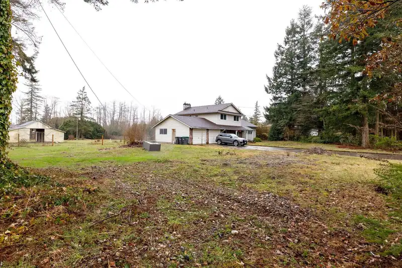16930 23 AVENUE - photo 4 of 14