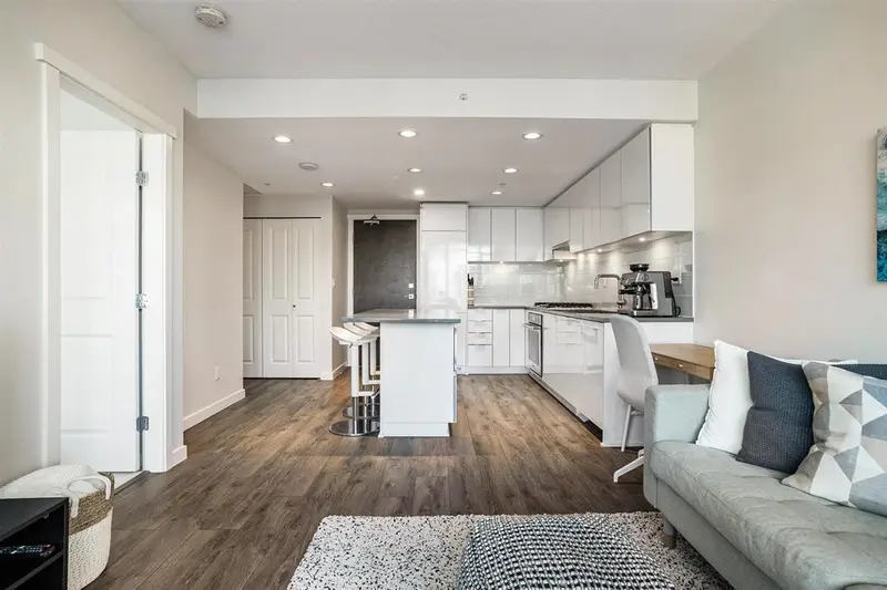 810 2388 MADISON AVENUE - photo 3 of 25