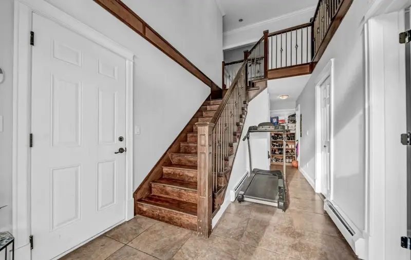 12101 84 AVENUE - photo 3 of 25