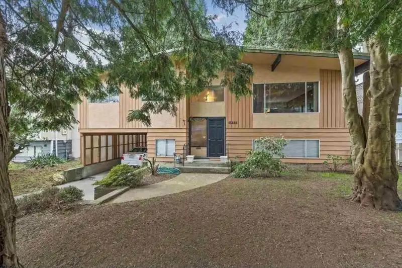 15836 RUSSELL AVENUE - photo 1 of 2
