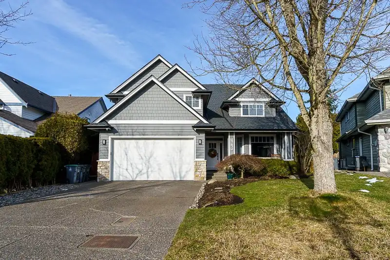 14765 31 AVENUE - photo 1 of 37