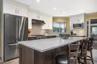 14999 21B AVENUE - thumbnail 4