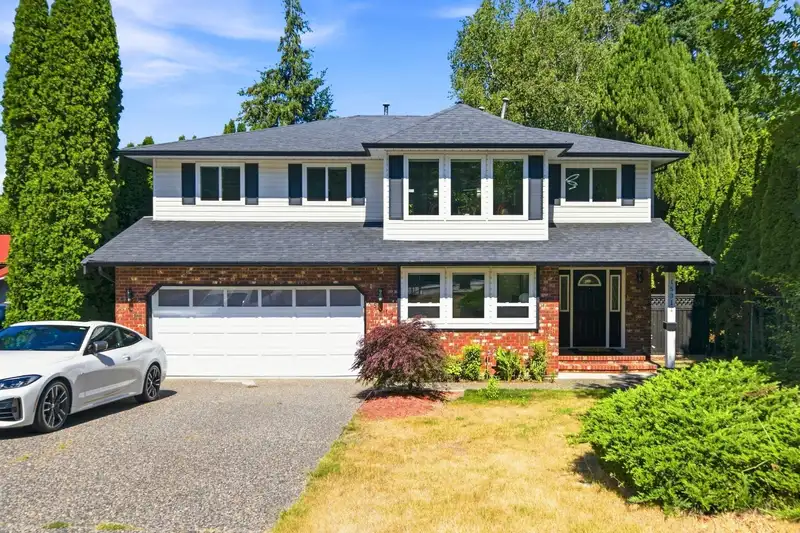 15311 28 AVENUE - photo 1 of 35