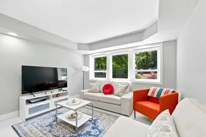 15311 28 AVENUE - photo 3 of 35