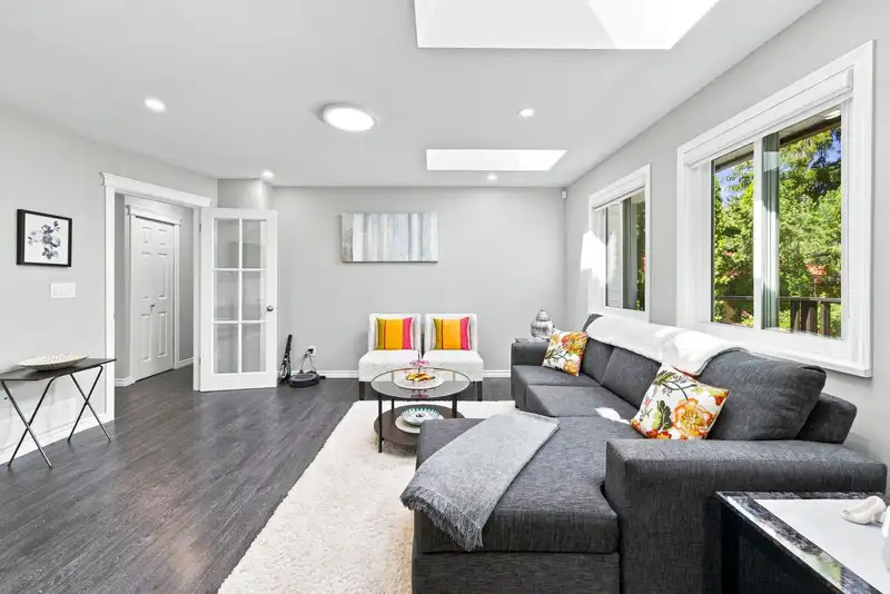 15311 28 AVENUE - photo 4 of 35