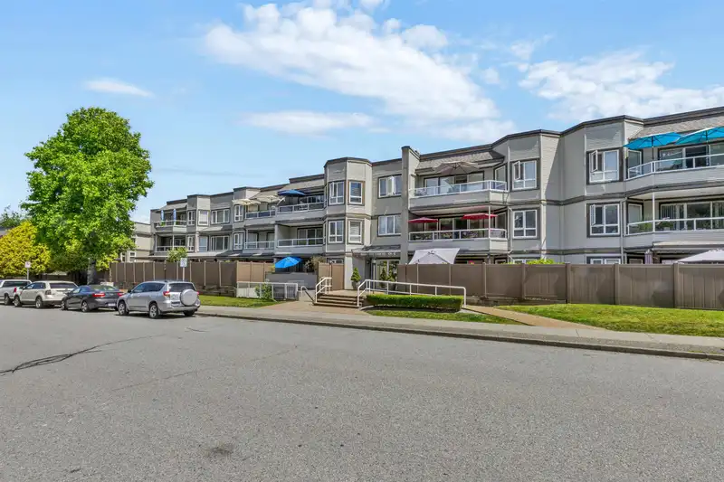 205 1840 E SOUTHMERE CRESCENT - photo 2 of 23