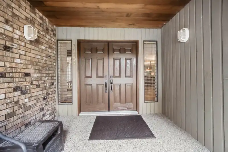 16108 13A AVENUE - photo 4 of 25