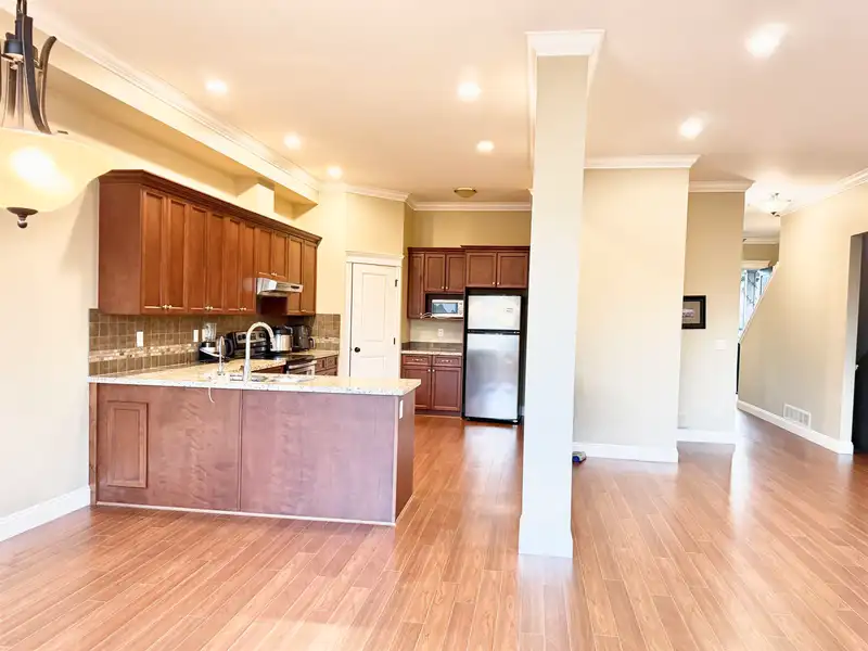 1664 KING GEORGE BOULEVARD - photo 4 of 28