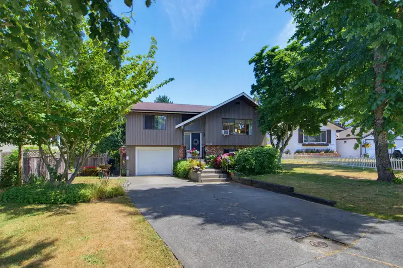 15578 POPLAR DRIVE - photo 1 of 40