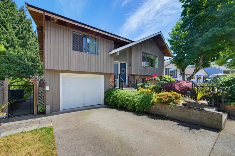 15578 POPLAR DRIVE - photo 4 of 40