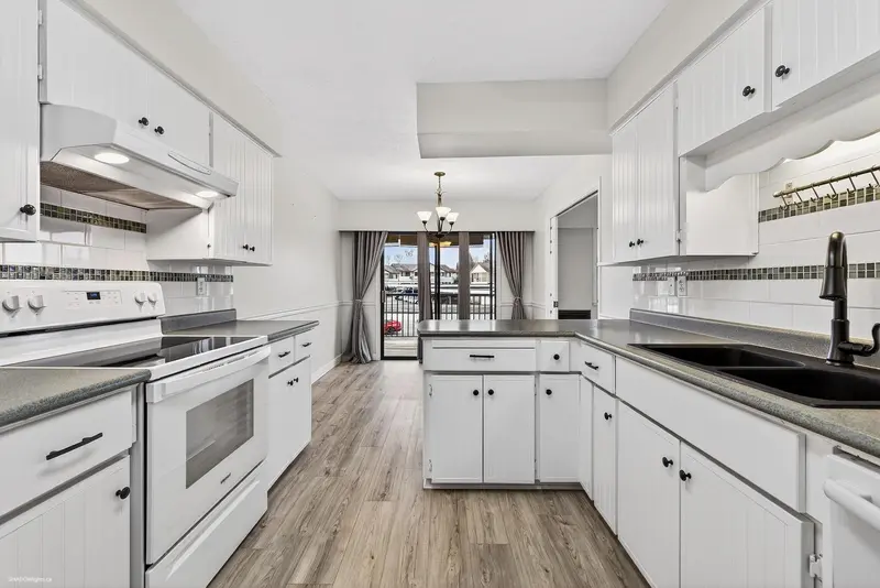 61 32959 GEORGE FERGUSON WAY - photo 2 of 25