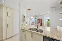 504 15015 VICTORIA AVENUE - thumbnail 9