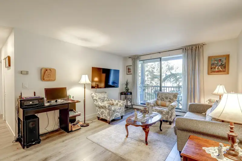 205 1740 SOUTHMERE CRESCENT - photo 3 of 33