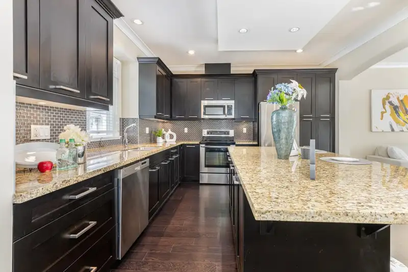 31 2925 KING GEORGE BOULEVARD - photo 4 of 31