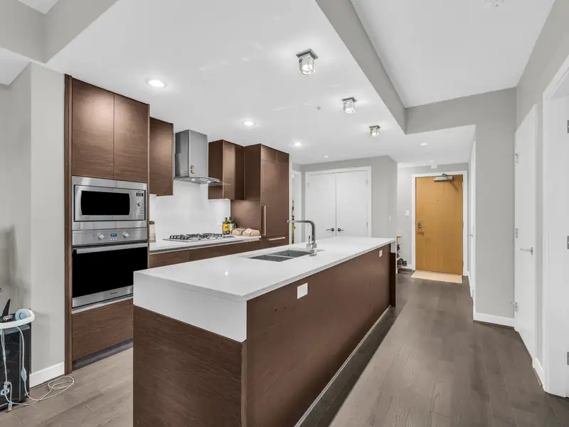 511 508 W 29TH AVENUE - photo 1 of 25