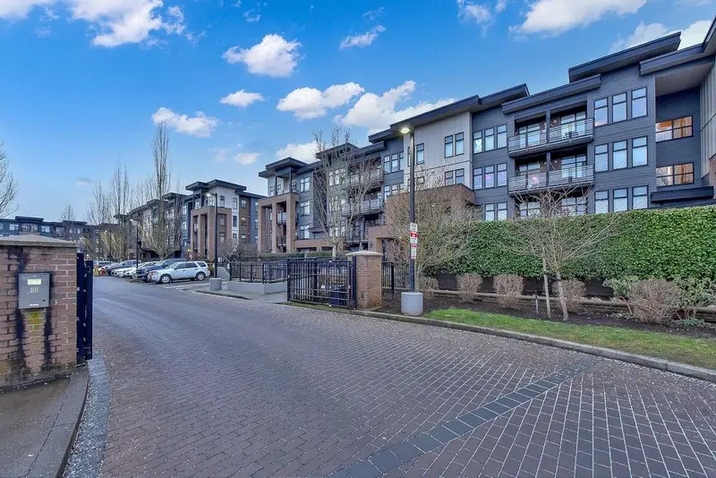 301 20058 FRASER HIGHWAY - photo 3 of 22