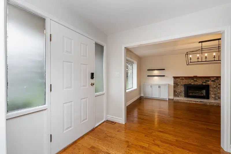 15578 ROPER AVENUE - photo 4 of 39