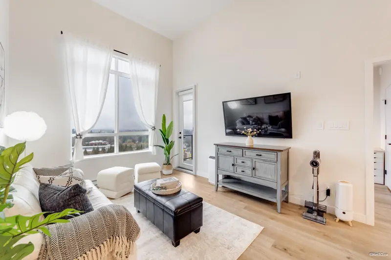 611 8117 200A STREET - photo 2 of 24