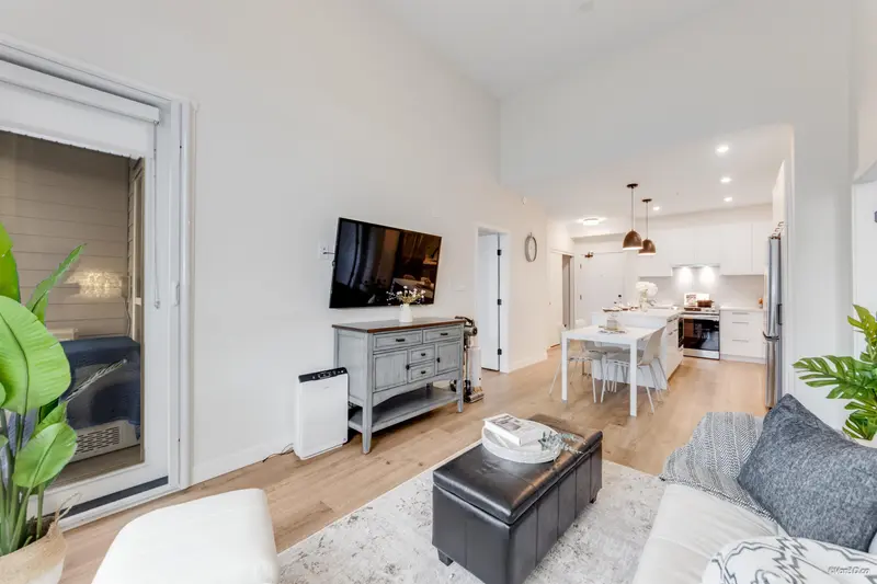 611 8117 200A STREET - photo 3 of 24