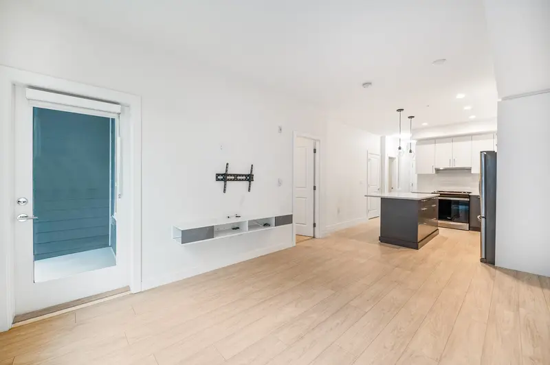 B306 20834 80 AVENUE - photo 3 of 25