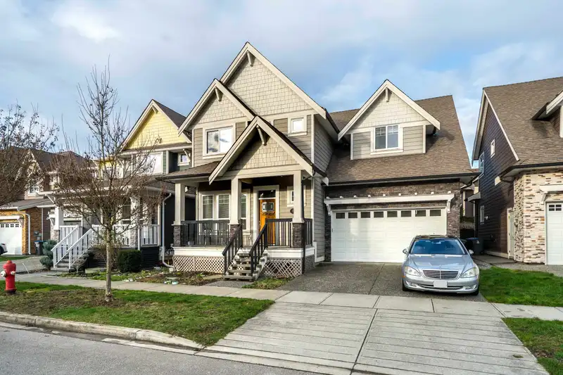 17349 1 AVENUE - photo 1 of 40