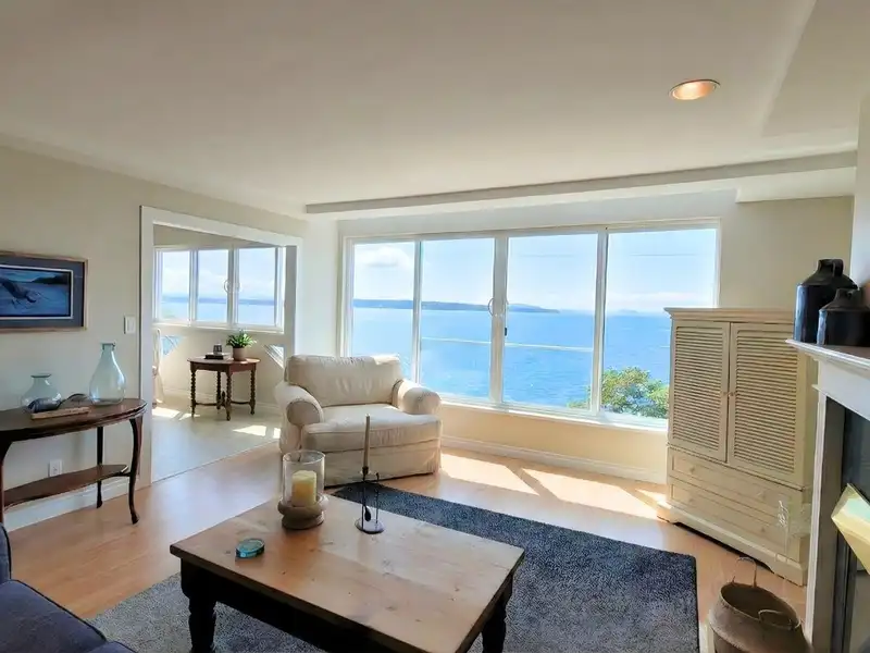 303 15165 MARINE DRIVE - photo 4 of 26