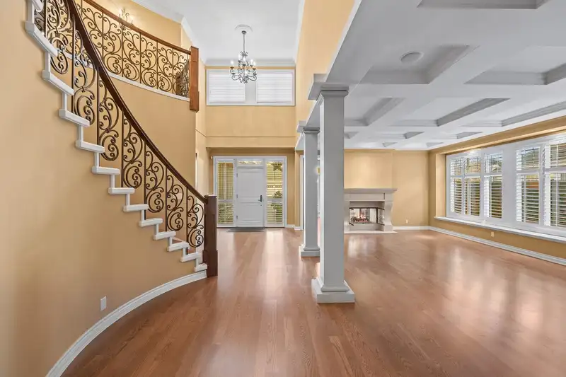 76 15715 34 AVENUE - photo 4 of 40