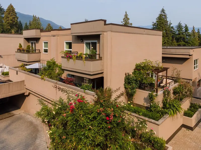 303 1500 OSTLER COURT - photo 4 of 25