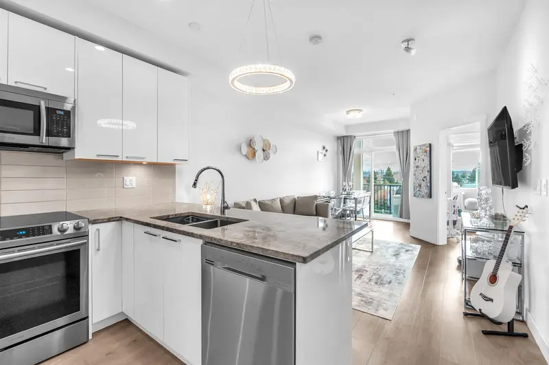 410 20696 EASTLEIGH CRESCENT - photo 4 of 22