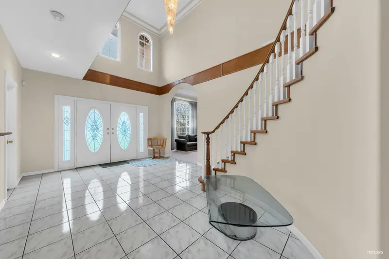 10560 RAILWAY AVENUE - photo 2 of 17