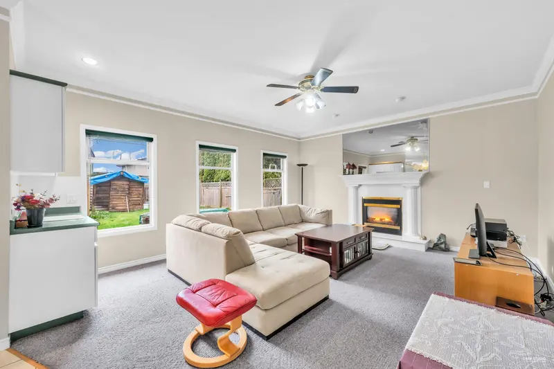 10560 RAILWAY AVENUE - photo 4 of 17