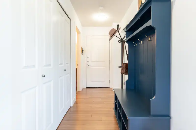 301 15775 CROYDON DRIVE - photo 4 of 34