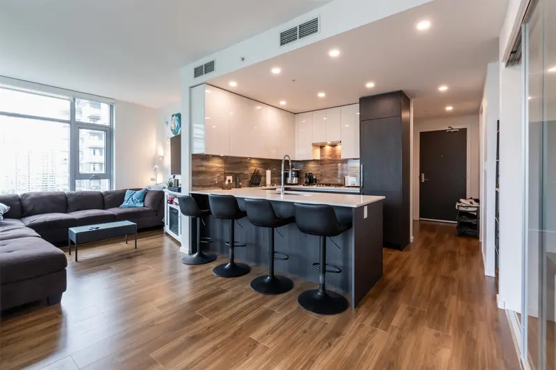 1801 1888 GILMORE AVENUE - photo 2 of 25