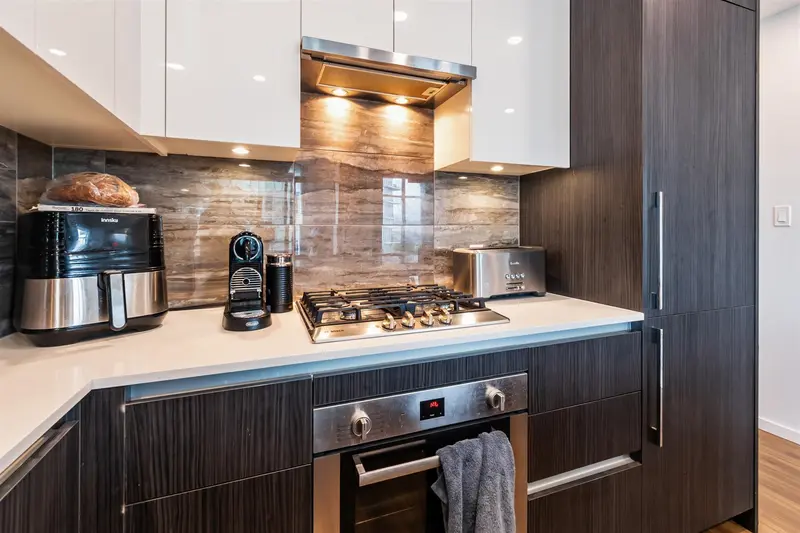 1801 1888 GILMORE AVENUE - photo 3 of 25