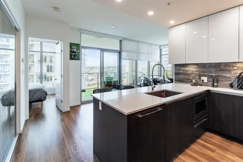 1801 1888 GILMORE AVENUE - photo 4 of 25