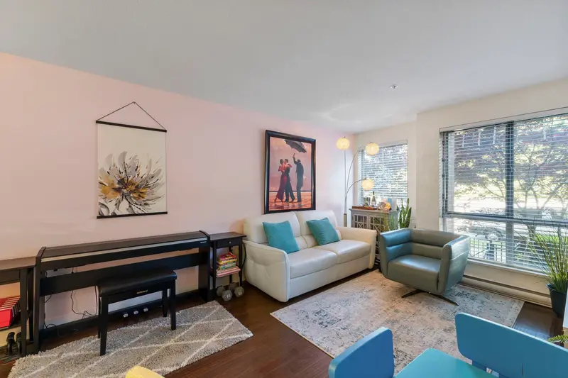 211 500 ROYAL AVENUE - photo 4 of 25