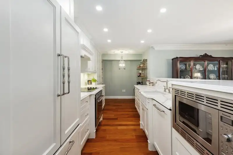 220 15210 PACIFIC AVENUE - photo 4 of 34