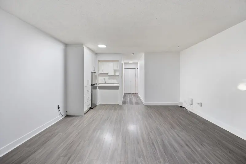 223 11806 88 AVENUE - photo 4 of 25