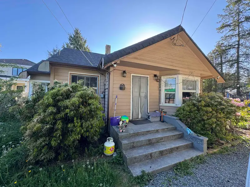 2127 KING GEORGE BOULEVARD - photo 1 of 12