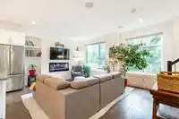 21 15885 16 AVENUE - thumbnail 4