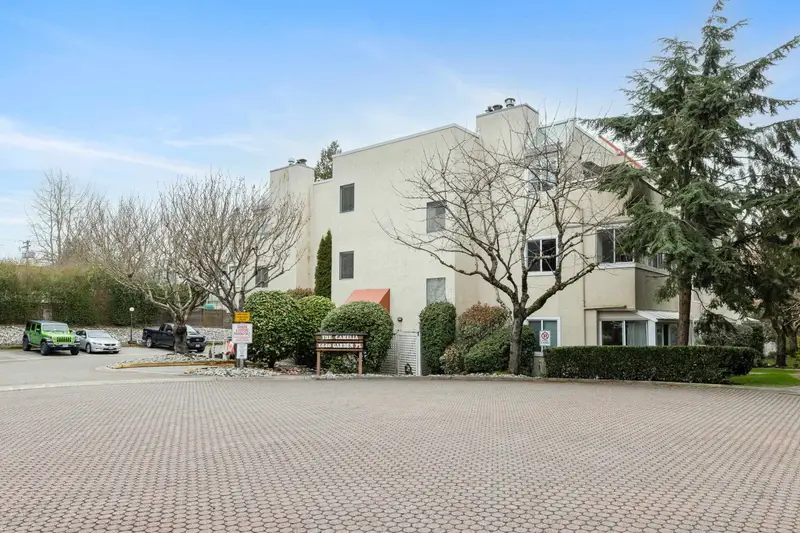 146 1440 GARDEN PLACE - photo 2 of 25